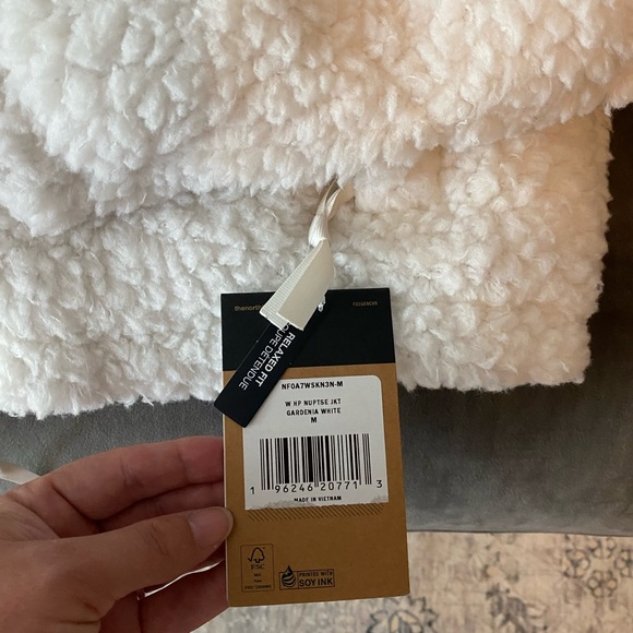 New with tags. northface Jacket. - Picture 5 of 5